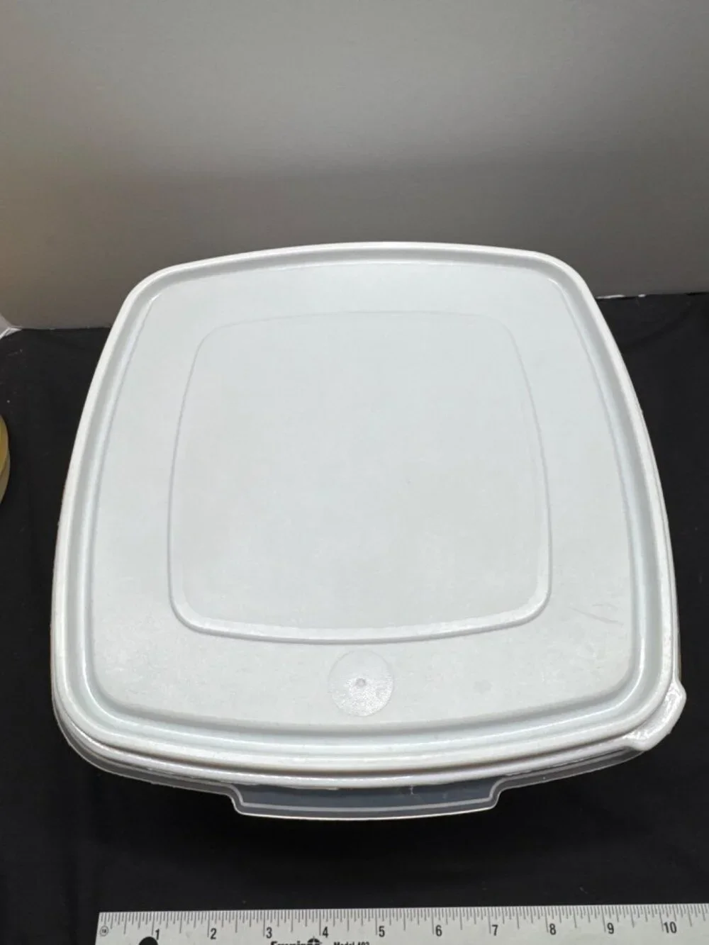 Rubbermaid Servin Saver Food Storage Container 19 Cups 4.5L Clear With White Lid